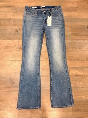 NWT Vigoss Marley Bootcut Light Blue Jeans- size 28